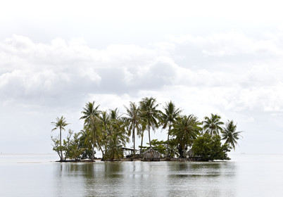15_024426  ©ThMartinez Sea&Co.  RAIATEA - ILES SOUS LE VENT. POLYNESIE FRANCAISE .  2 Février 2015. ..MOTU dans le lagon de Raiatea.