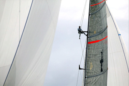 03_1008D © Th.Martinez . Auckland   New Zealand. 20th February 2003 America's Cup 2003, .Day 4 Race cancelled Alinghi(SUI64) vs Team New Zealand(NZL82) .Murray Jones in the mast looking for breeze.