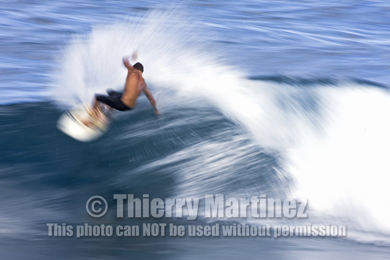 Surf in waves at Hookip'a Beach - North Shore Maui - Hawaii.