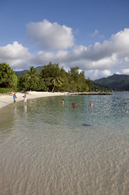 15_023640  ©ThMartinez Sea&Co.  HUAHINE - ILES SOUS LE VENT. POLYNESIE FRANCAISE . 31 January 2015. .Village de FARE.