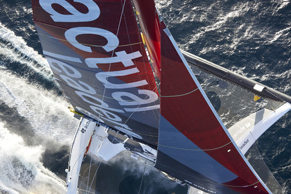 « ULTIM ACTUAL LEADER , Skipper Yves Le Blevec.