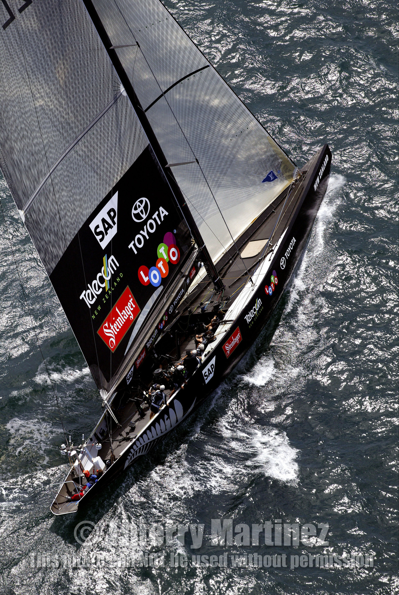 03_0190D ©Th.Martinez - Auckland (NZ) . America's Cup 2003. 18th February 2003. Day 3..Alinghi (SUI 64) vs Team NZ (NZL 82) NZL 82 upwind...