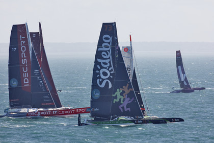 22_39021   © Thierry Martinez.DINARD, FRANCE. 9 Novembre  2022Départ de la 12éme ROUTE DU RHUM, transatlantique course à la voile en solitaire de St Malo(FRA)  à Pointe à Pitre (FRA-Guadeloupe) 3.543 milles nautiques.