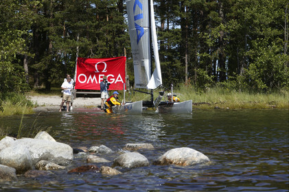 03_3060D © Th.Martinez,STOCKHOLM ARCHIPELAGO - SWEDEN8 07 03-Archipelago Raid (2003)  Day 1..TEAM NOKIA _ KEMPFF leaving a check-point.