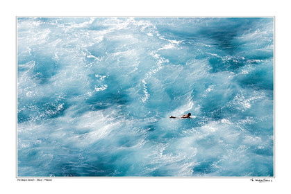 Photo disponible en tirage photo Fine Art,tirage original limités à 30 exemplaires.Chaque tirage est numéroté avec certificat d’authenticité signé.Pour choisir le format et support merci d'utiliser le caddie à coté de la photo.Formats disponibles : Tirage sur papier ( tirage seul) :  30x45 cm   40x60 cm  60x90 cm. Vous pouvez choisir le tirage avec un fond blanc ou noir , à votre convenance. Tirage sur papier contrecollé sur Dibond ( pas de bord blanc ou noir autour de l'image), avec système d'attache au dos:  30x45 cm   40x60 cm  50x75 cm  80x120cm.Tirage sur toile ( Canvas) monté sur chassis bois (pas de bord blanc ou noir autour de l'image), avec système d'attache au dos :  50x75 cm  80x120cm.Expédition ( Dans le monde entier): Colissimo (assurance) avec signature à réception. 48h pour la France métropolitaine.Il est possible de récupérer les tirages à La Galerie du Golfe (sans frais d'expèdition).Conditionnement tirages seuls: tube cylindrique renforcé + boite.