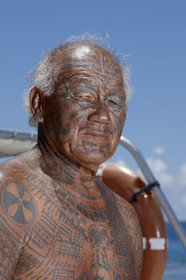 15_026814  ©ThMartinez Sea&Co.  RANGIROA - ARCHIPEL des TUAMOTU. POLYNESIE FRANCAISE .  8 Février 2015. ..HURI, pilote Taxi Boat à Rangiroa.