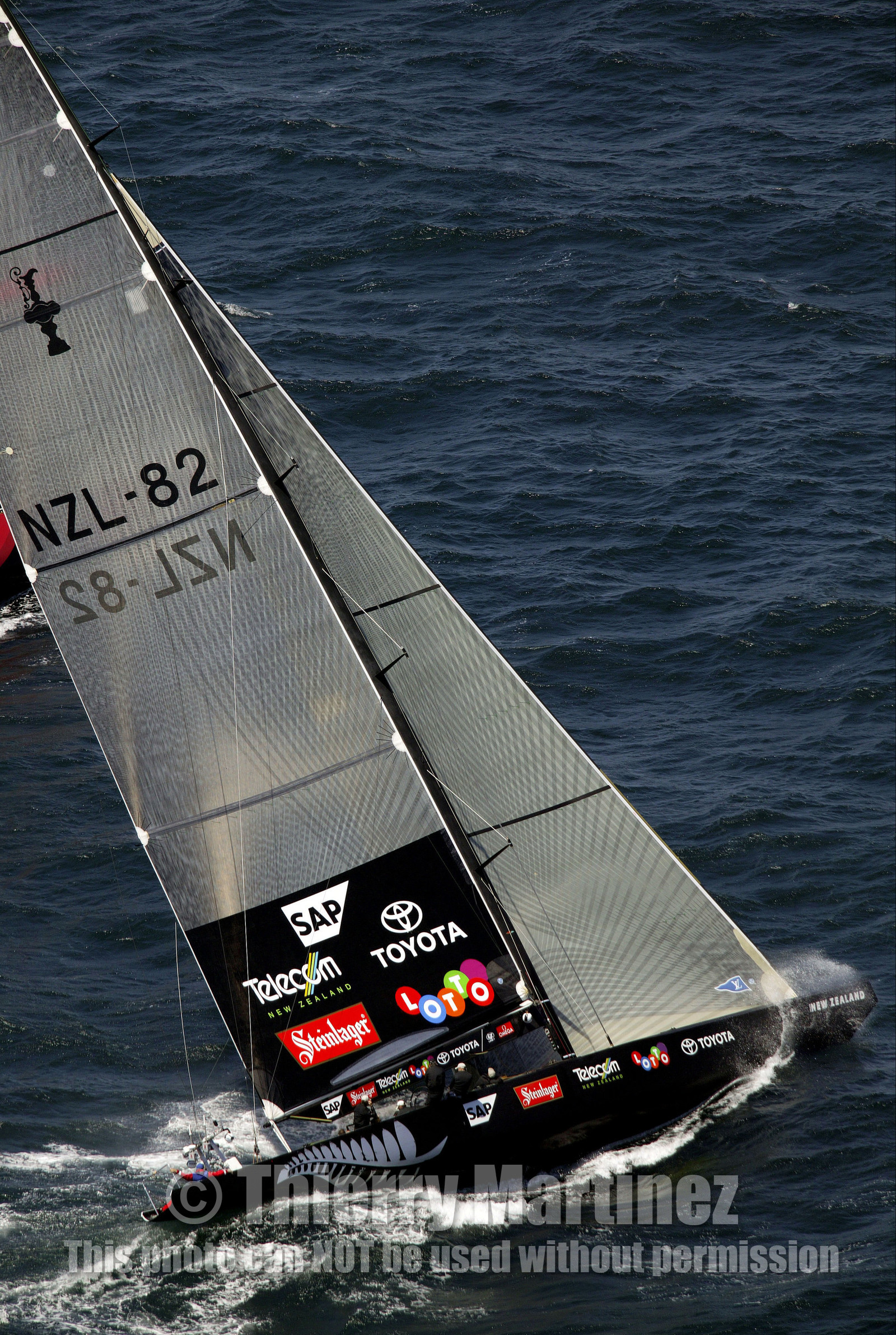 03_0156D ©Th.Martinez - Auckland (NZ) . America's Cup 2003. 15th February 2003. Day 1..Alinghi (SUI 64) vs Team NZ (NZL 82) .NZL 82 in first minutes of Race 1 before retiring on damage. Alinghi 1- Team NZ 0.