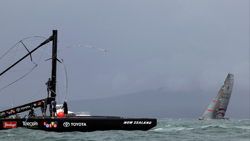 03_1127D © Th.Martinez. Auckland   New Zealand. 28th February 2003 America's Cup 2003. Day 4, Alinghi (SUI64) vs Team New Zealand (NZL82). SUI64 passing by NZL 82  with broken mast in race 4 .