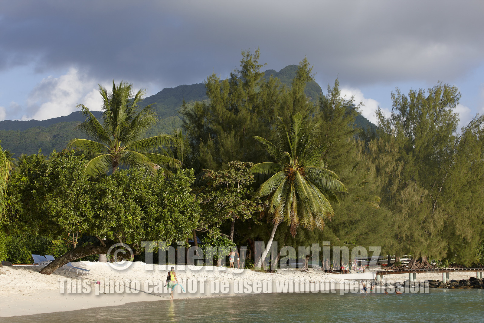 15_023669  ©ThMartinez Sea&Co.  HUAHINE - ILES SOUS LE VENT. POLYNESIE FRANCAISE . 31 January 2015. .Village de FARE.