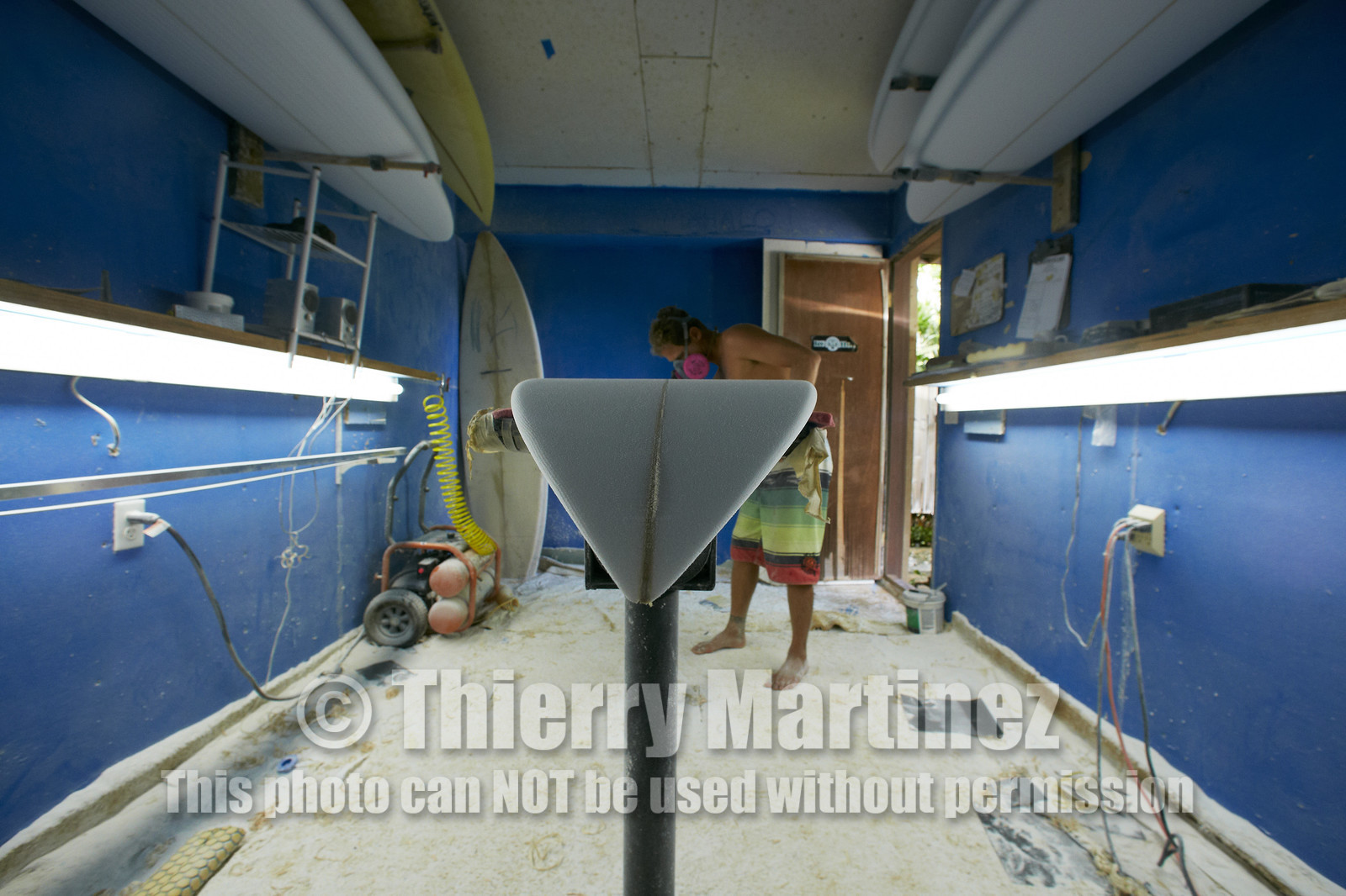SHAPING A SURF BOARD.  NORTH SHORE (North Shore - Oahu Island - Hawaii-USA)