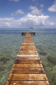 15_024098  ©ThMartinez Sea&Co.  RAIATEA - ILES SOUS LE VENT. POLYNESIE FRANCAISE .  2 Février 2015. ..Ponton