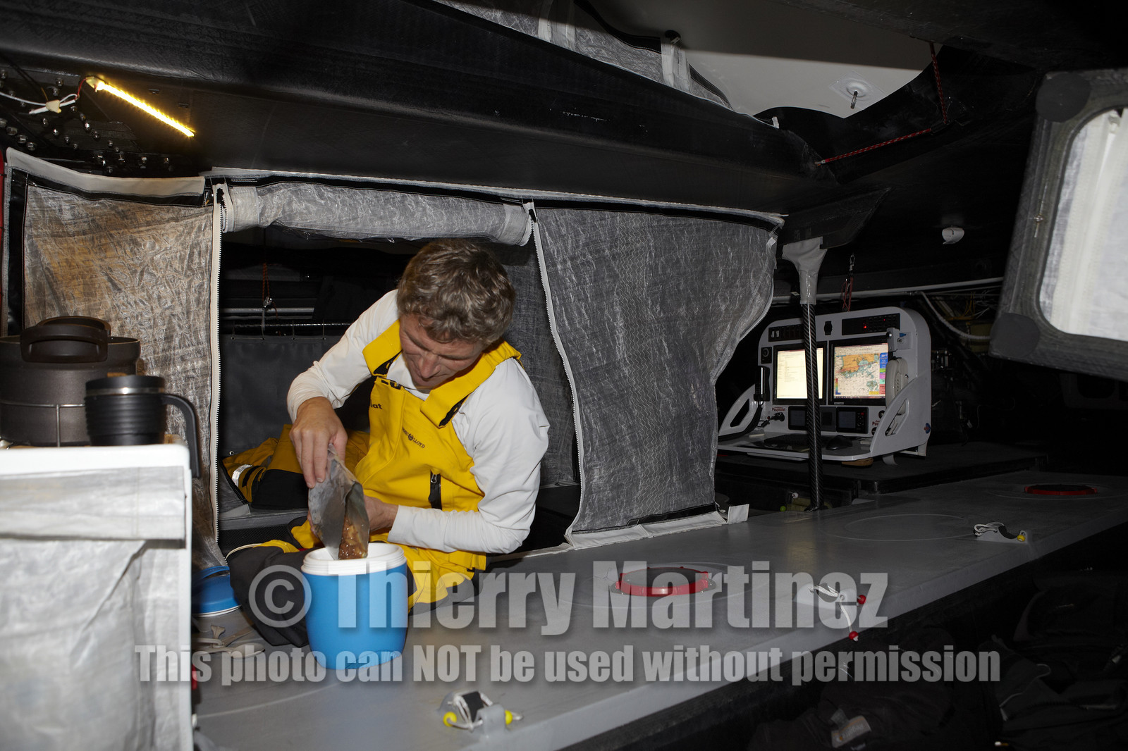 12_19834 CHEMINEES POUJOULAT ( IMOCA 60') , Skipper Bernard Stamm (SUI)