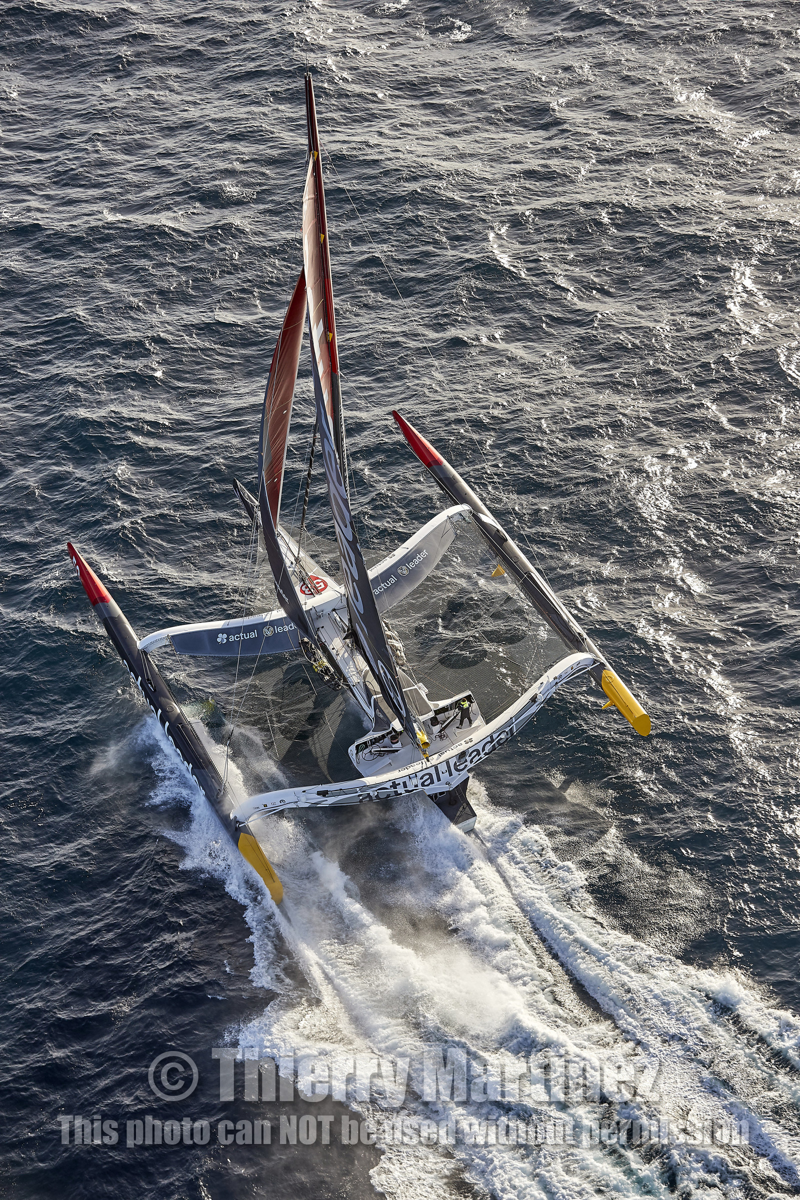 « ULTIM ACTUAL LEADER , Skipper Yves Le Blevec.