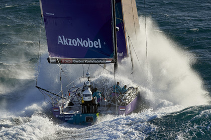 THM-17_105264_VOR-LISBON-LEG2start