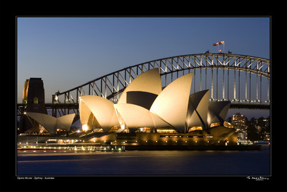 Photo disponible en tirage photo Fine Art,tirage original limités à 30 exemplaires.Chaque tirage est numéroté avec certificat d’authenticité signé.Pour choisir le format et support merci d'utiliser le caddie à coté de la photo.Formats disponibles : Tirage sur papier ( tirage seul) :  30x45 cm   40x60 cm  60x90 cm. Vous pouvez choisir le tirage avec un fond blanc ou noir , à votre convenance. Tirage sur papier contrecollé sur Dibond ( pas de bord blanc ou noir autour de l'image), avec système d'attache au dos:  30x45 cm   40x60 cm  50x75 cm  80x120cm.Tirage sur toile ( Canvas) monté sur chassis bois (pas de bord blanc ou noir autour de l'image), avec système d'attache au dos :  50x75 cm  80x120cm.Expédition ( Dans le monde entier): Colissimo (assurance) avec signature à réception. 48h pour la France métropolitaine.Il est possible de récupérer les tirages à La Galerie du Golfe (sans frais d'expèdition).Conditionnement tirages seuls: tube cylindrique renforcé + boite.