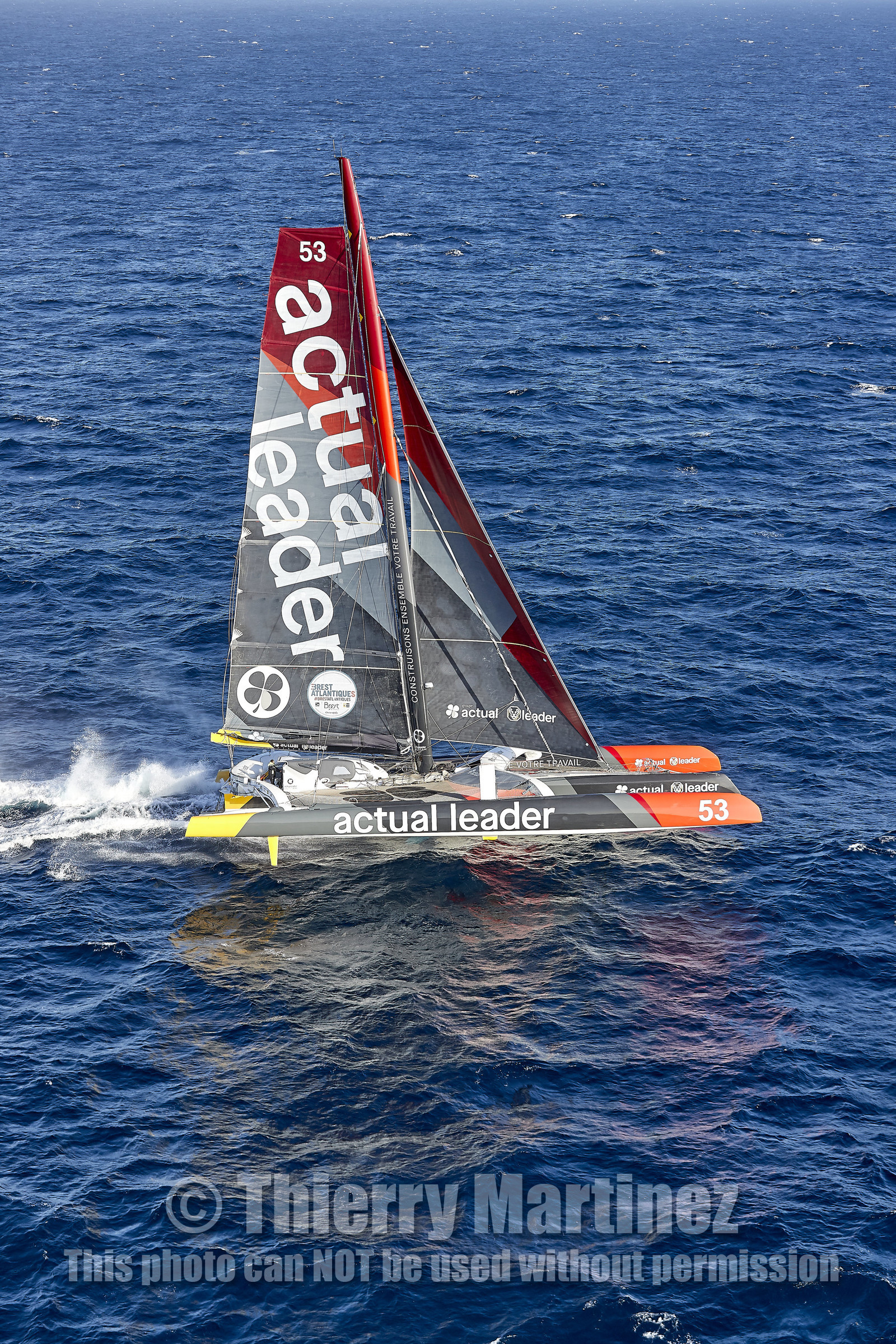 « ULTIM ACTUAL LEADER , Skipper Yves Le Blevec.