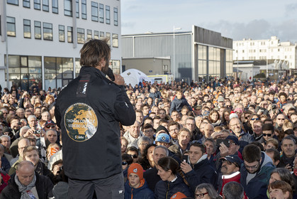 Single-handed sailing round the world record .
