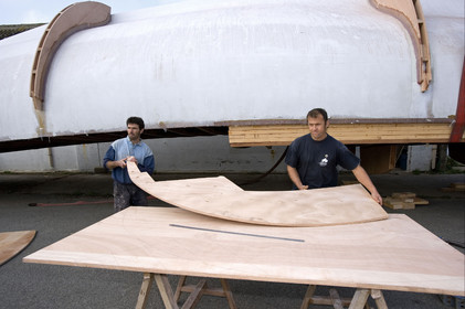 Thierry Dubois new boat under construction.15 Oct 2006