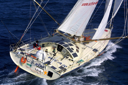©ThMartinez- Vendee Globe 2000 Finish. 19th February 2001. 15h20(Local time) 50miles offshore Les Sables..Marc Thiercelin (FRA) ACTIVEWEAR 50 miles of the finish line. Marc should finish 4th tomorrow morning