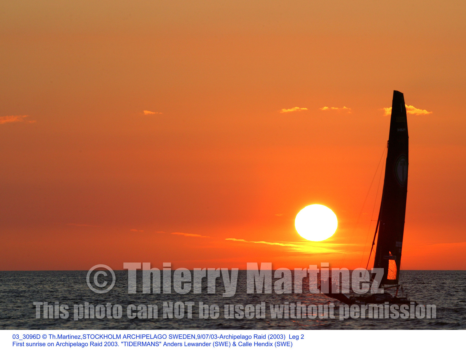 03_3096D © Th.Martinez,STOCKHOLM ARCHIPELAGO SWEDEN,9 07 03-Archipelago Raid (2003)  Leg 2.First sunrise on Archipelago Raid 2003. TIDERMANS Anders Lewander (SWE) & Calle Hendix (SWE)