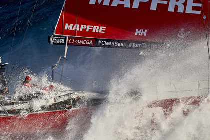 THM-17_108158_VOR-LISBON-LEG2start