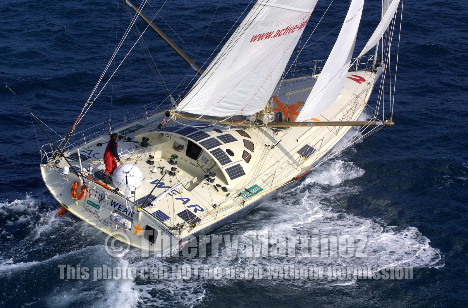 ©ThMartinez- Vendee Globe 2000 Finish. 19th February 2001. 15h20(Local time) 50miles offshore Les Sables..Marc Thiercelin (FRA) ACTIVEWEAR 50 miles of the finish line. Marc should finish 4th tomorrow morning