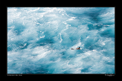 Photo disponible en tirage photo Fine Art,tirage original limités à 30 exemplaires.Chaque tirage est numéroté avec certificat d’authenticité signé.Pour choisir le format et support merci d'utiliser le caddie à coté de la photo.Formats disponibles : Tirage sur papier ( tirage seul) :  30x45 cm   40x60 cm  60x90 cm. Vous pouvez choisir le tirage avec un fond blanc ou noir , à votre convenance. Tirage sur papier contrecollé sur Dibond ( pas de bord blanc ou noir autour de l'image), avec système d'attache au dos:  30x45 cm   40x60 cm  50x75 cm  80x120cm.Tirage sur toile ( Canvas) monté sur chassis bois (pas de bord blanc ou noir autour de l'image), avec système d'attache au dos :  50x75 cm  80x120cm.Expédition ( Dans le monde entier): Colissimo (assurance) avec signature à réception. 48h pour la France métropolitaine.Il est possible de récupérer les tirages à La Galerie du Golfe (sans frais d'expèdition).Conditionnement tirages seuls: tube cylindrique renforcé + boite.