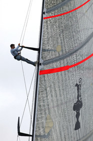 03_1010D © Th.Martinez . Auckland   New Zealand. 20th February 2003 America's Cup 2003, Day 4 Race cancelled Alinghi(SUI64) vs Team New Zealand(NZL82) Murray Jones in the mast looking for breeze.